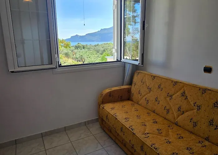 Annie's Summer House