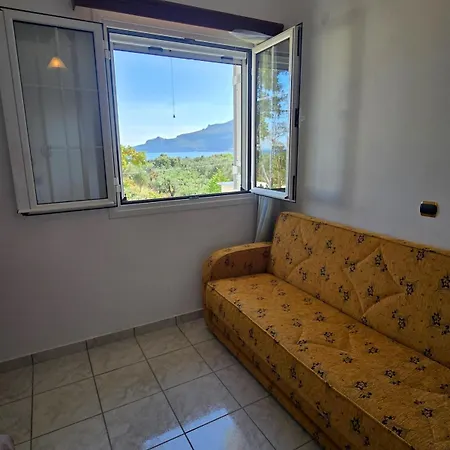 Annie's Summer House