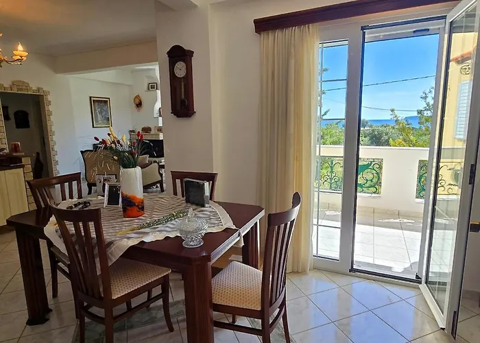 Annie's Summer House *