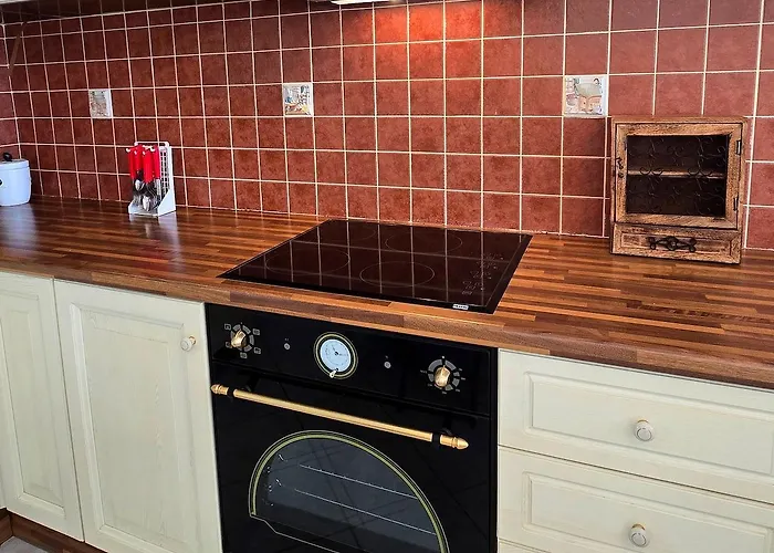 Annie's Summer House